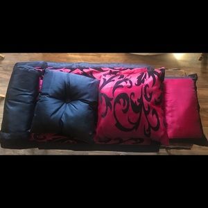 Red and black pillow set